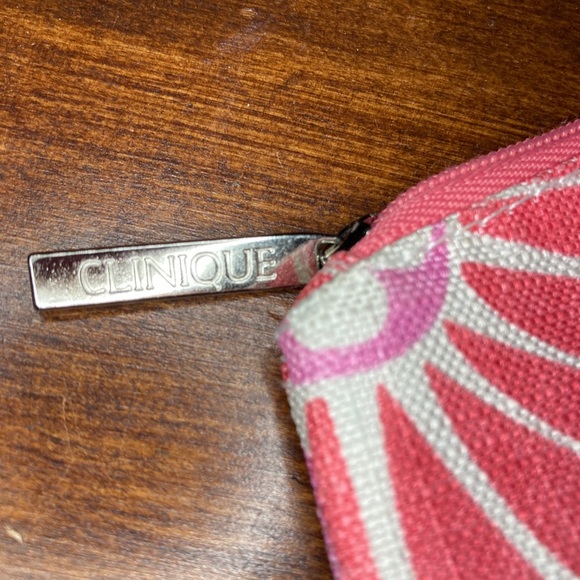 Clinique Orange and Pink Makeup Case - Picture 2 of 3